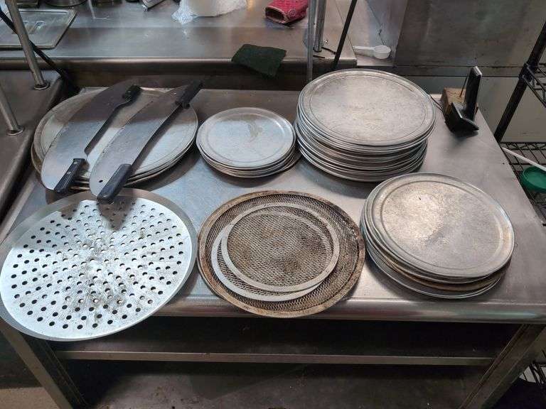 Pizza Trays and Cutters - Assorted Sizes image