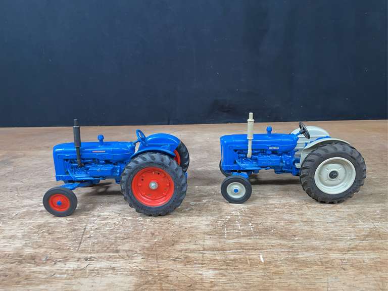 (2) 1/16 Fordson Major + Super Major Ertl image
