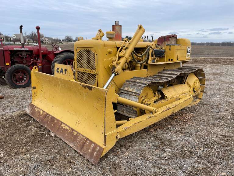 Caterpillar D4D Crawler W/ Blade image