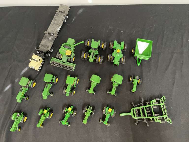 (17) 1/64 John Deere Ertl image