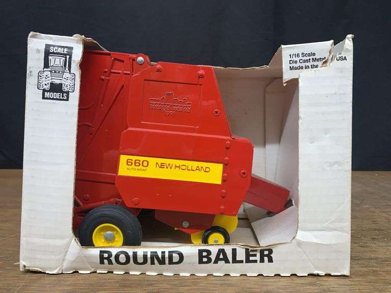 1/16 New Holland 660 Baler NIB SM image