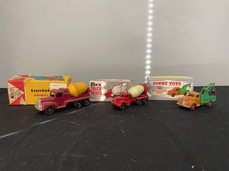 (3) Trucks NIB image