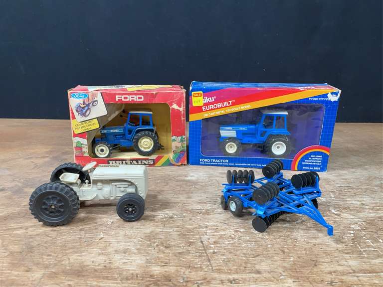 (4) 1/32 Ford Tractors + Disk image