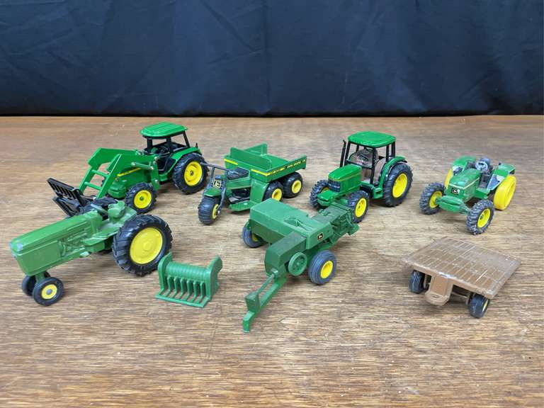 (7) 1/32 John Deere Lot image