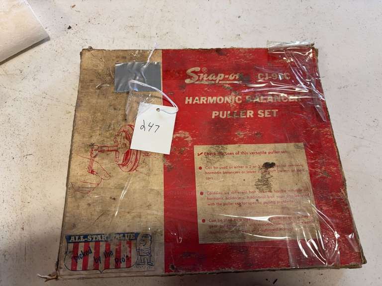 Snap-On Harmonic Balancer puller set. Complete image