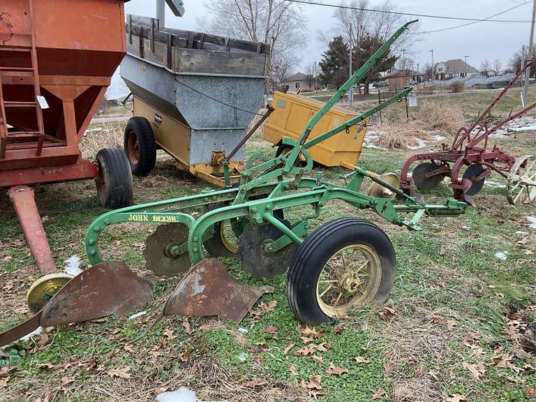 John Deere No. 44 2-Bottom Plow on Rubber image