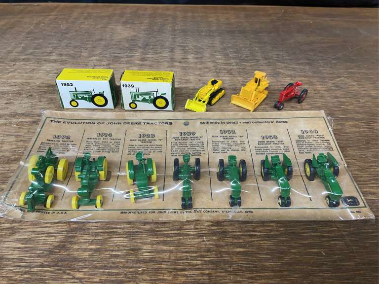 1/64 Tractors + Crawlers image