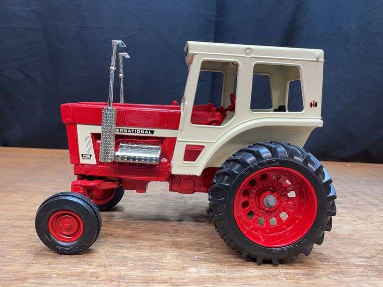 1/16 IH 1468 Ertl image