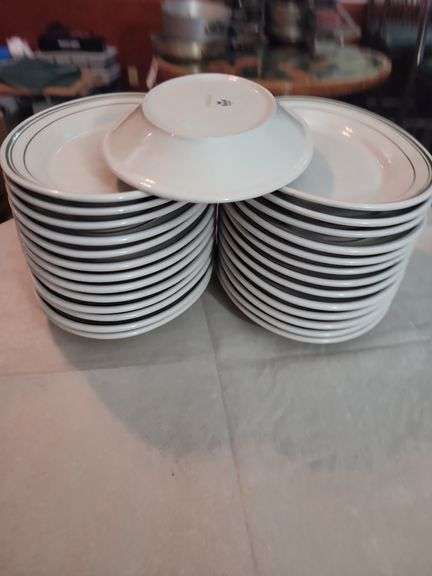 (26) 13" x 9" Tuxton Plates image