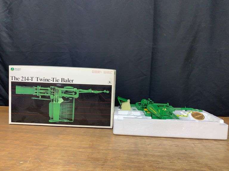 1/16 John Deere 214-T Baler Precision NIB Ertl image