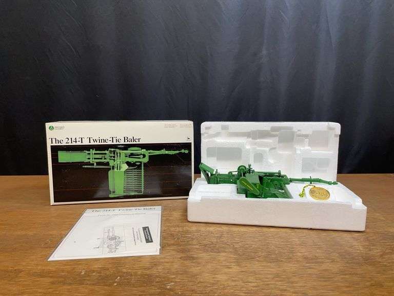 1/16 John Deere 214-T Baler Precision NIB Ertl image