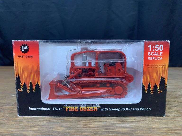 1/50 IH TD-15 Fire Dozer NIB 1st Gear image