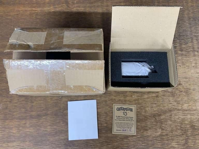 1/48 Holt Caterpillar 75 Crawler NIB CCM image