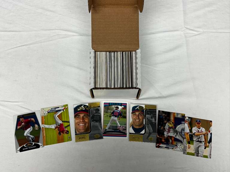 200 ct. Box of Atlanta Braves Baseball Cards image