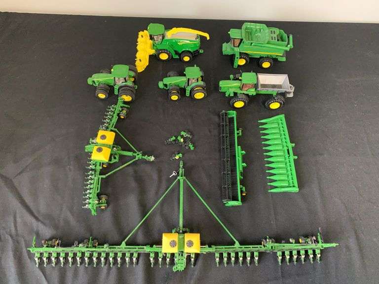 (7) 1/64 John Deere Ertl image