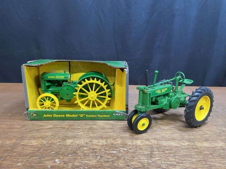 (2) 1/16 John Deere D + A Ertl image