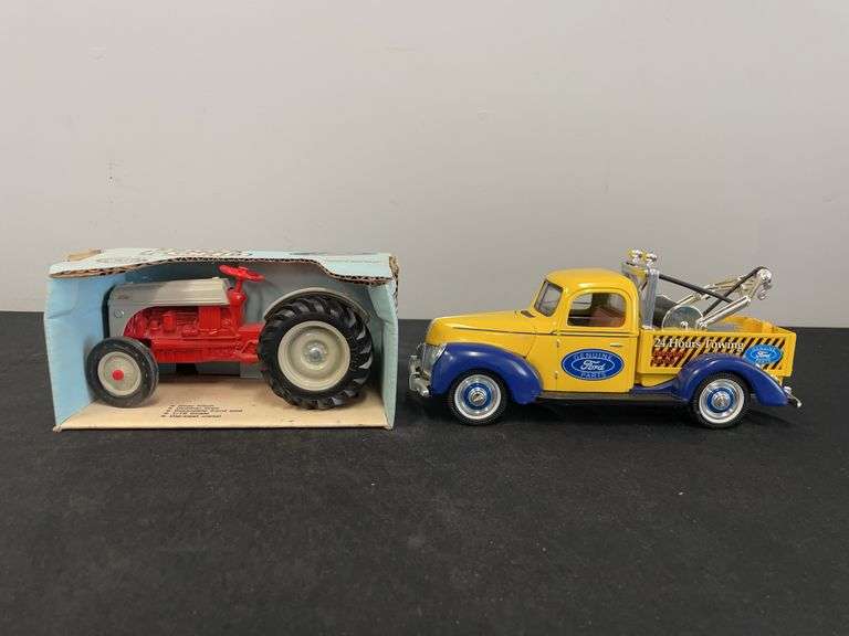 (2) 1/16 Ford 8N + 1/25 Ford Wrecker image