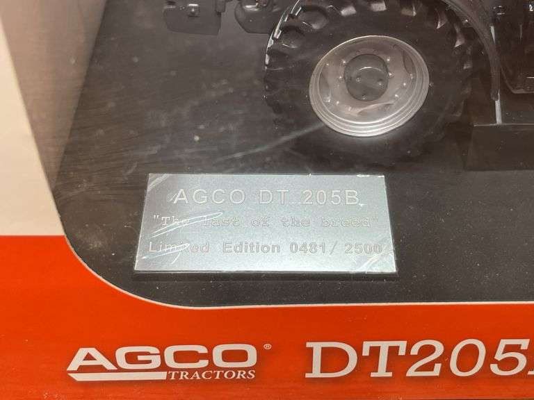1/32 AGCO DT205B Legacy Edition NIB UH