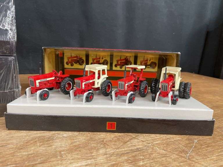 (4) 1/64 IH 66 Series Sets NIB Ertl