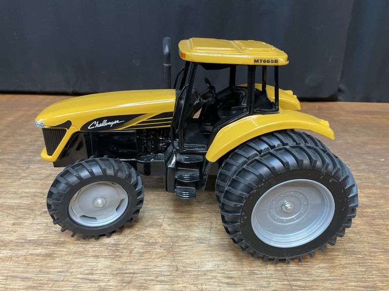 1/16 Challenger MT665B SM