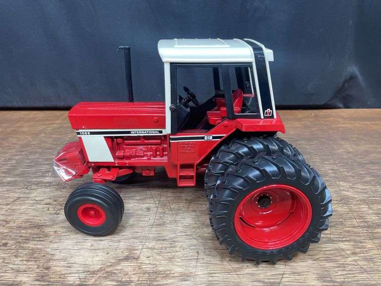 1/16 IH 1086 2004 TTT Ertl