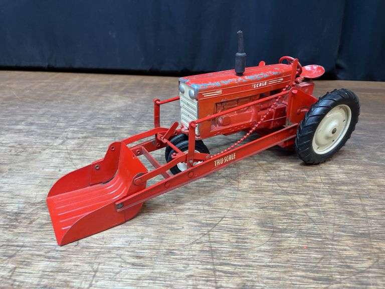 1/16 Tru-Scale 560 w/Loader Carter