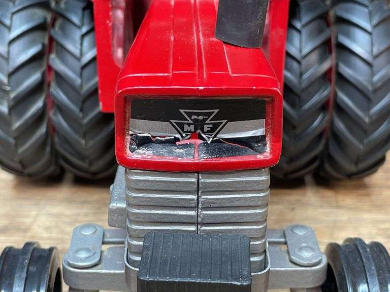 1/16 Massey Ferguson 1150 V8 Ertl