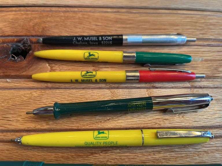 (11) John Deere Pens
