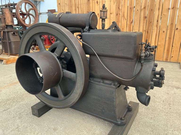 Early 3 Bolt 5 HP poppet Valve Thermoil Diesel Stationary Gas Engine.