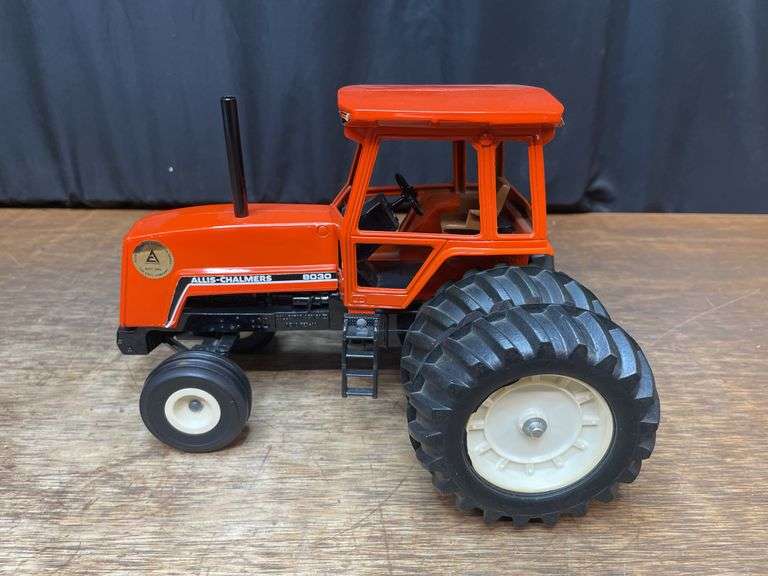 1/16 AC 8030 Reno Collector Ertl