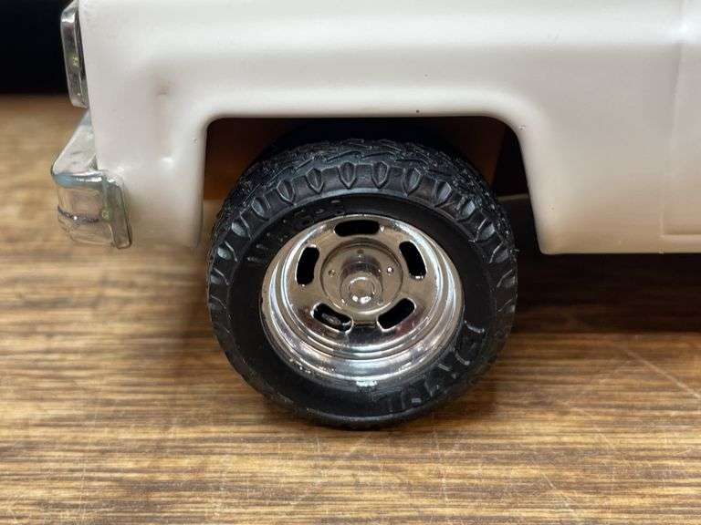 (2) AC Pickup Trucks Ertl