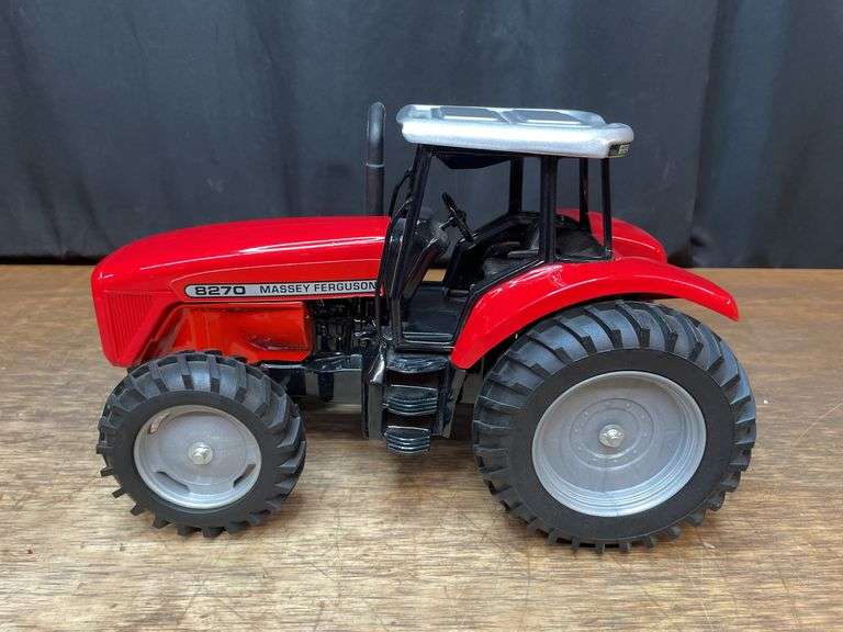 1/16 Massey Ferguson 8270 SM