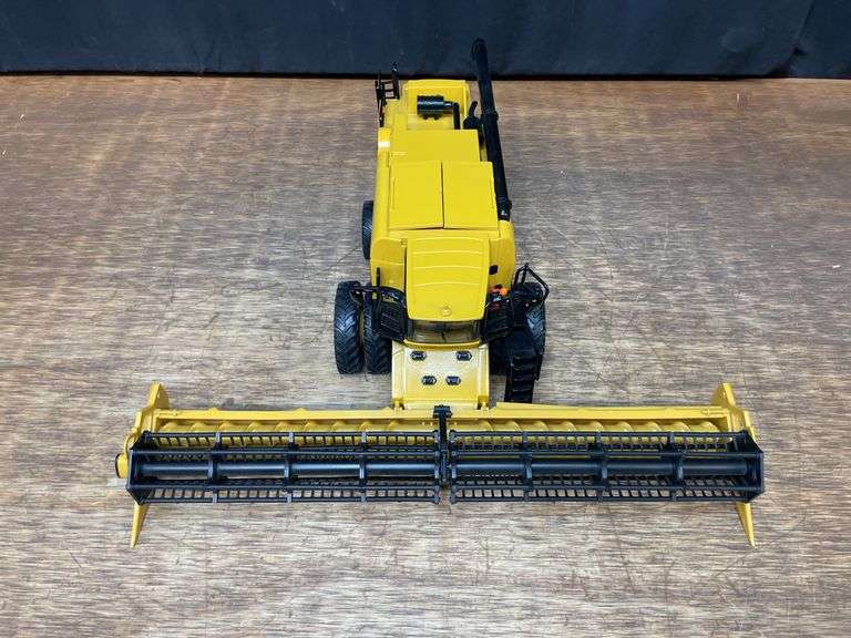 1/32 Caterpillar Lexion 590R Combine Norscot