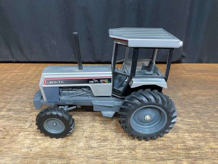 1/16 White 170 Workhorse SM