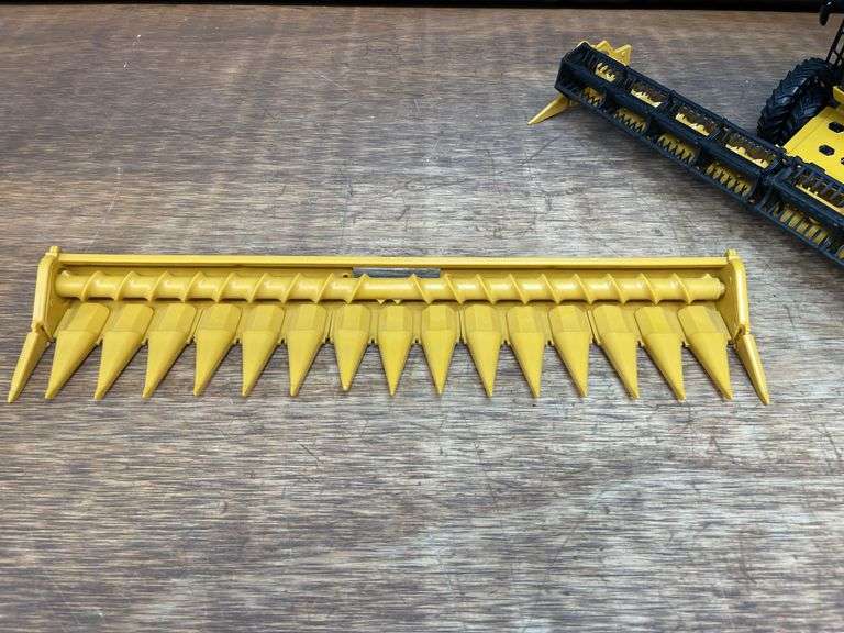 1/32 Caterpillar Lexion 590R Combine Norscot