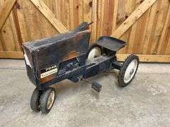 AC 7045 Pedal Tractor Ertl