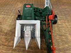 1/16 New Idea Corn Picker SC