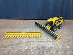 1/32 Caterpillar Lexion 590R Combine Norscot
