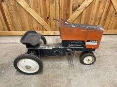 AC 7045 Pedal Tractor Ertl