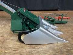 1/16 New Idea Corn Picker SC