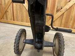 AC 7045 Pedal Tractor Ertl