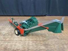 1/16 New Idea Corn Picker SC