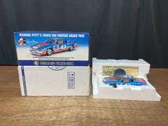 1/24 Richard Petty's 200th Win Race Car NIB Franklin Mint