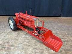 1/16 Tru-Scale 560 w/Loader Carter