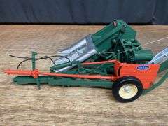 1/16 New Idea Corn Picker SC