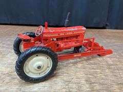 1/16 Tru-Scale 560 w/Loader Carter