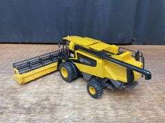 1/32 Caterpillar Lexion 590R Combine Norscot
