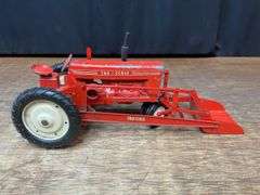 1/16 Tru-Scale 560 w/Loader Carter