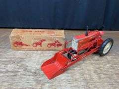 1/16 Tru-Scale 560 w/Loader Carter