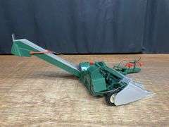 1/16 New Idea Corn Picker SC